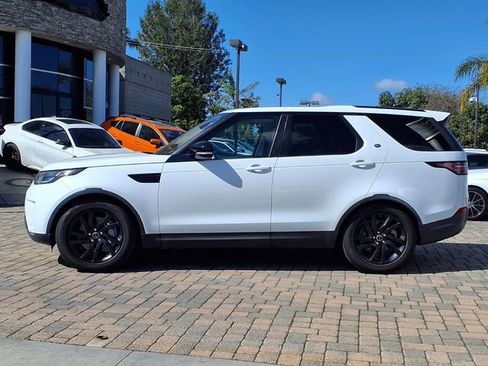 Used 2018 Land Rover Discovery HSE AWD/4WD image 2