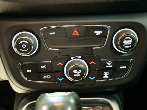 Used 2019 Jeep Compass Latitude w/ Popular Equipment Group AWD/4WD image 14
