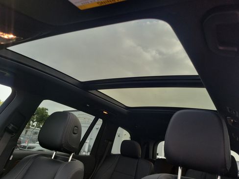 Certified 2025 Mercedes-Benz GLS 450 4MATIC image 31