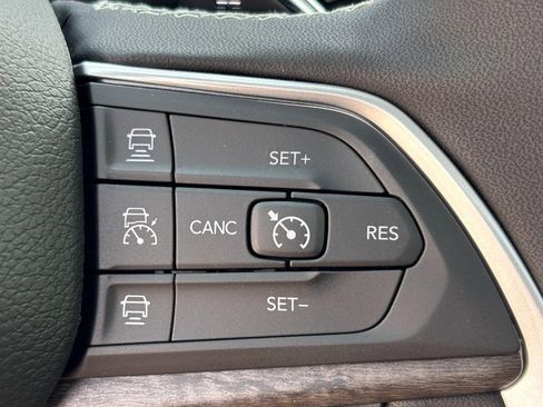 New 2025 Jeep Grand Cherokee L Limited w/ Black Appearance Package image 17