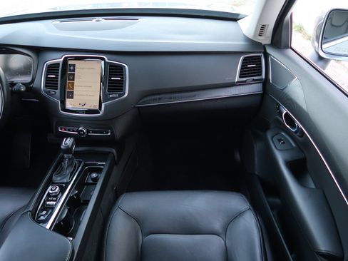 Used 2020 Volvo XC90 T5 Momentum image 15