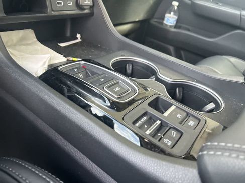 Used 2025 Honda Pilot Touring image 23