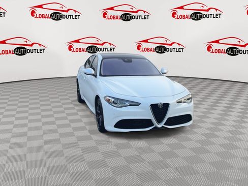 Used 2018 Alfa Romeo Giulia Ti Sport w/ Quick Order Package 22S Sport AWD/4WD image 3