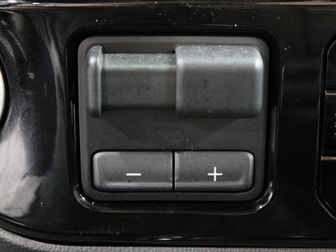 Used 2023 Chevrolet Silverado 1500 ZR2 w/ Technology Package image 70