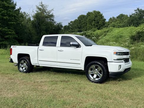 Used 2017 Chevrolet Silverado 1500 LTZ Z71 w/ LTZ Plus Package AWD/4WD image 7