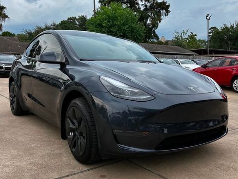 Used 2024 Tesla Model Y Long Range AWD/4WD image 4