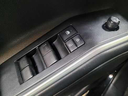 Used 2021 Toyota Highlander XLE FWD image 27