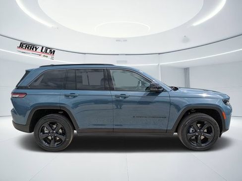 New 2026 Jeep Grand Cherokee Limited w/ Limited Altitude Package RWD image 2