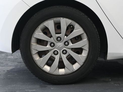 Used 2016 Hyundai Elantra GT image 9