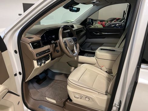 Used 2024 GMC Yukon Denali w/ Denali Reserve Package image 10