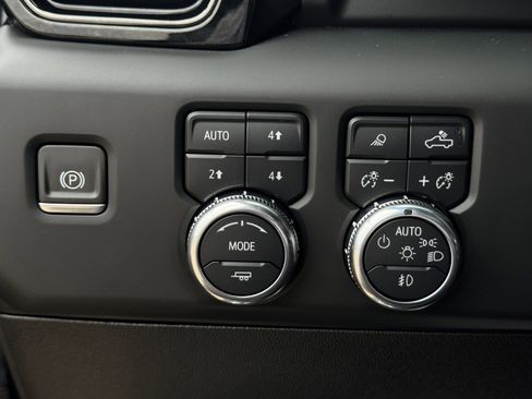 Used 2024 GMC Sierra 2500 AT4 w/ Technology Package AWD/4WD image 24