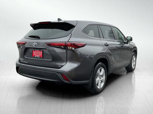 Used 2024 Toyota Highlander LE image 5