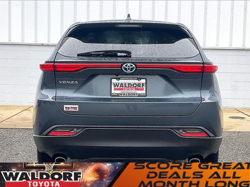 Used 2023 Toyota Venza LE image 5