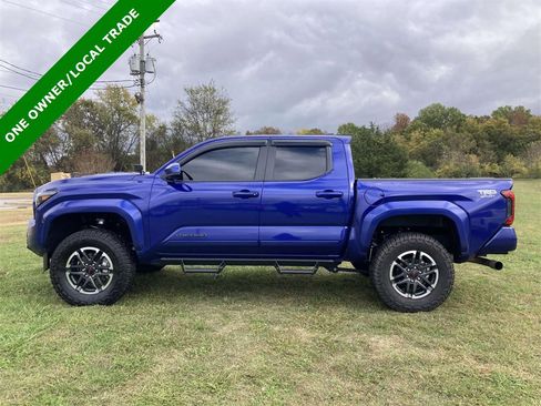 Used 2025 Toyota Tacoma TRD Sport image 7