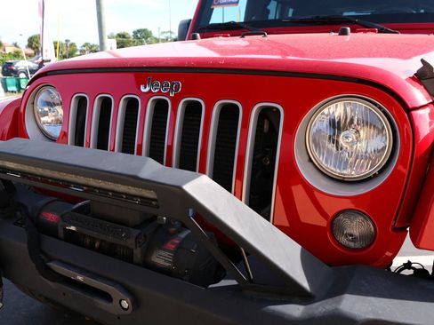 Used 2016 Jeep Wrangler Unlimited Sahara w/ Connectivity Group image 12