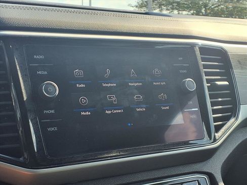 Used 2022 Volkswagen Atlas Cross Sport SE image 15