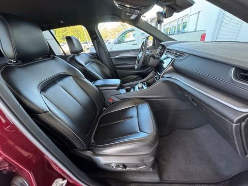 Used 2024 Jeep Grand Cherokee Limited image 16