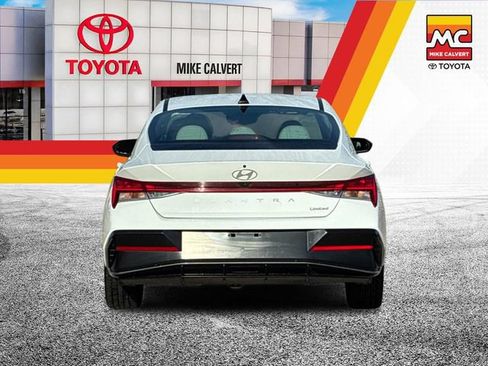 Used 2025 Hyundai Elantra Limited FWD image 4