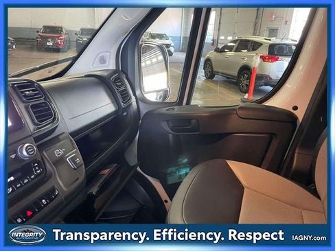 Used 2025 RAM ProMaster 2500 w/ Convenience Group FWD image 34