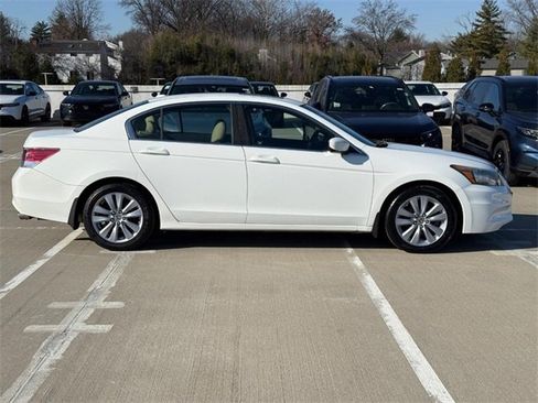 Used 2011 Honda Accord EX-L image 2