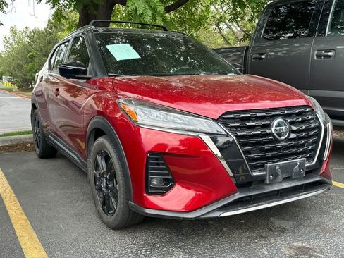 Used 2021 Nissan Kicks SR w/ Exterior Package FWD image 3