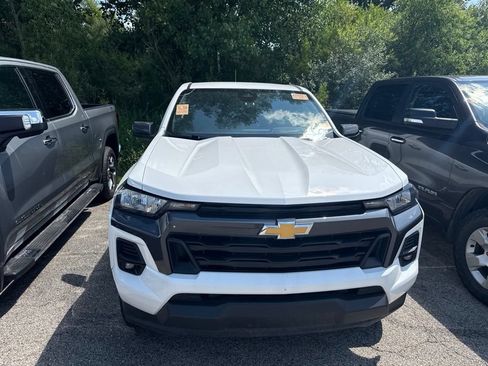 Used 2023 Chevrolet Colorado LT w/ LT Convenience Package AWD/4WD image 2