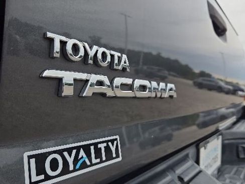 Used 2015 Toyota Tacoma PreRunner w/ Convenience Package RWD image 17
