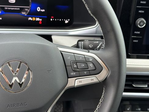New 2026 Volkswagen Taos SE FWD image 25