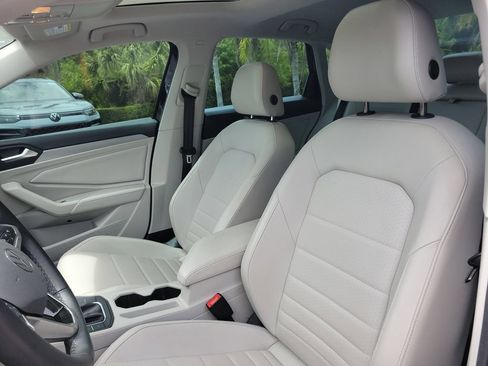 Used 2023 Volkswagen Jetta SE FWD image 21
