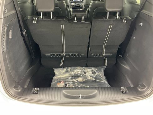 New 2026 Chrysler Pacifica Select image 18