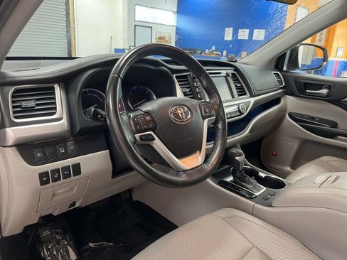Used 2019 Toyota Highlander Limited Platinum AWD/4WD image 20