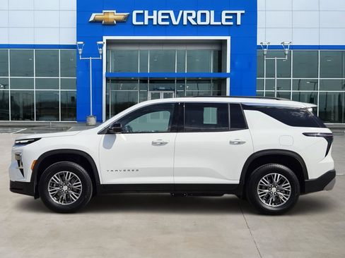Certified 2026 Chevrolet Traverse LT w/ Driver Confidence Package FWD image 3