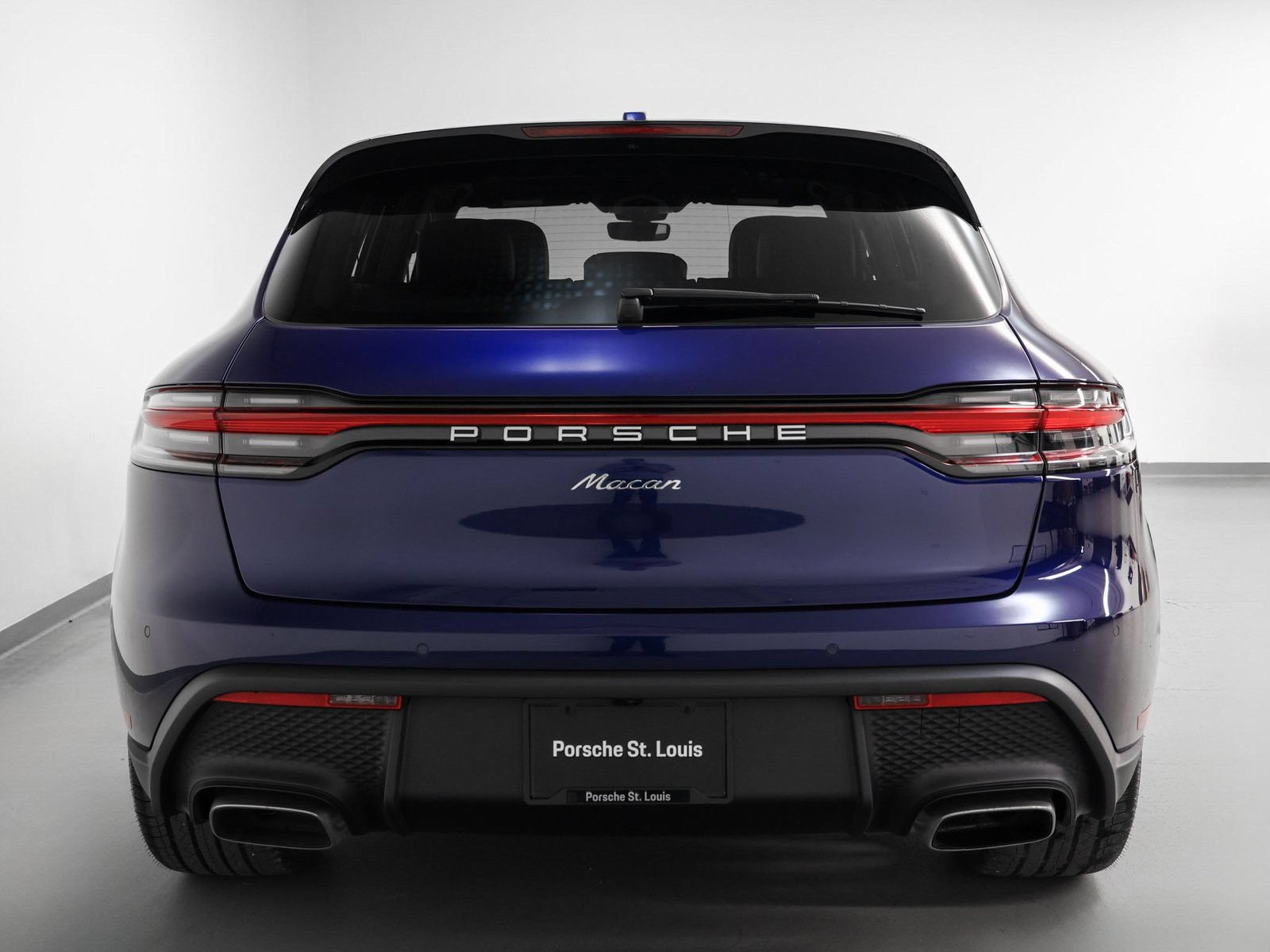 Certified 2025 Porsche Macan AWD/4WD image 11
