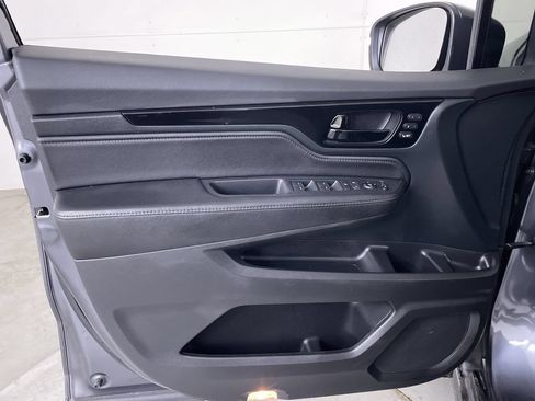 Used 2023 Honda Odyssey Touring image 10