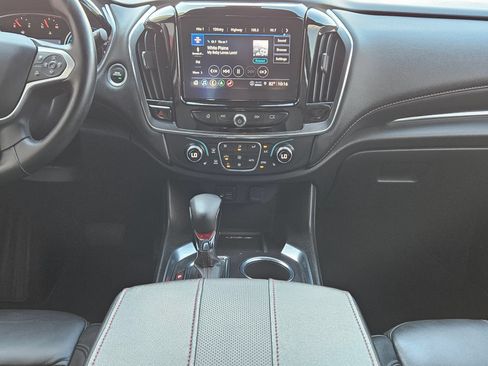 Used 2023 Chevrolet Traverse RS FWD image 10