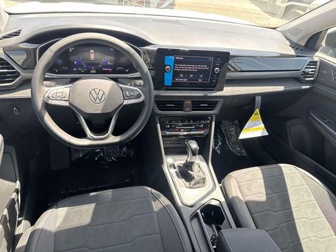New 2026 Volkswagen Taos SE FWD image 7