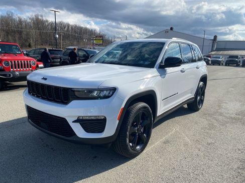 Used 2023 Jeep Grand Cherokee Limited w/ Black Appearance Package image 5