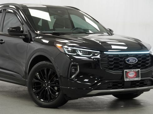 Used 2023 Ford Escape ST-Line Elite w/ Premium Technology Package image 3