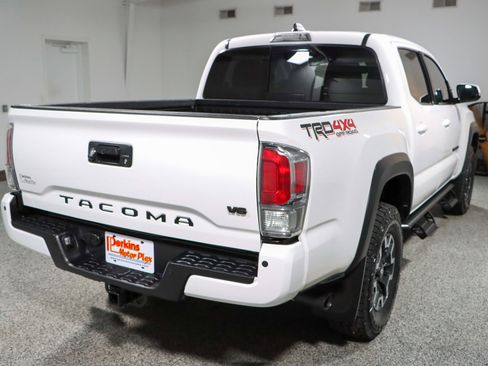 Used 2023 Toyota Tacoma TRD Off-Road w/ Technology Package AWD/4WD image 7