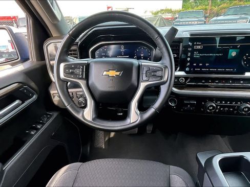 Used 2025 Chevrolet Silverado 1500 LT image 6