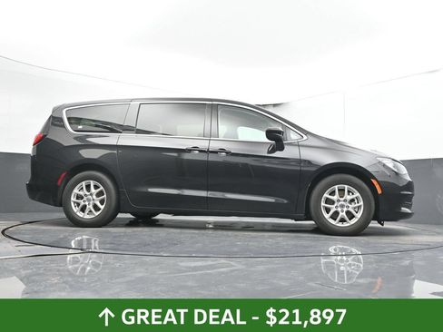 Used 2023 Chrysler Voyager LX FWD image 48