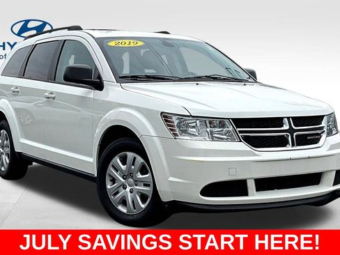 Used 2019 Dodge Journey SE FWD image 3