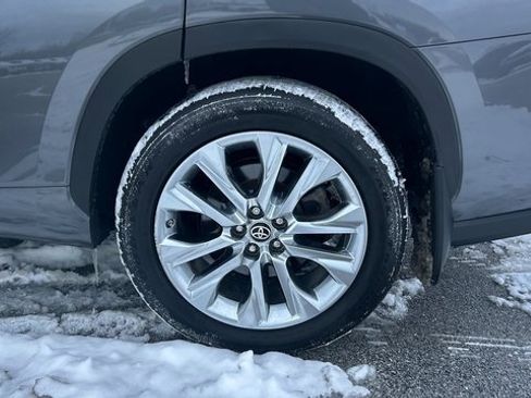 Used 2023 Toyota Highlander Limited image 11