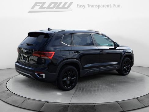 Used 2023 Volkswagen Taos SE w/ Black Wheel Package FWD image 9