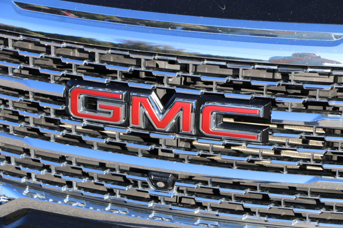 Used 2023 GMC Acadia Denali w/ Denali Ultimate Package FWD image 12