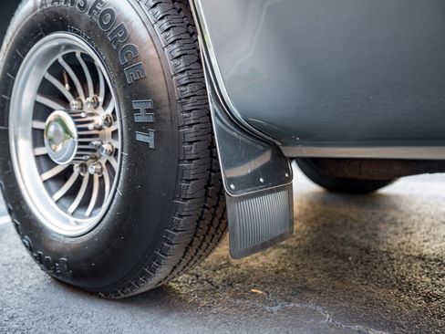 Used 1988 Chevrolet Suburban 2500 image 23