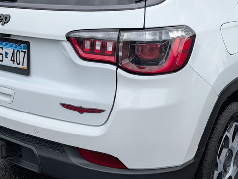 Used 2022 Jeep Compass Trailhawk w/ Trailhawk Convenience Group AWD/4WD image 17
