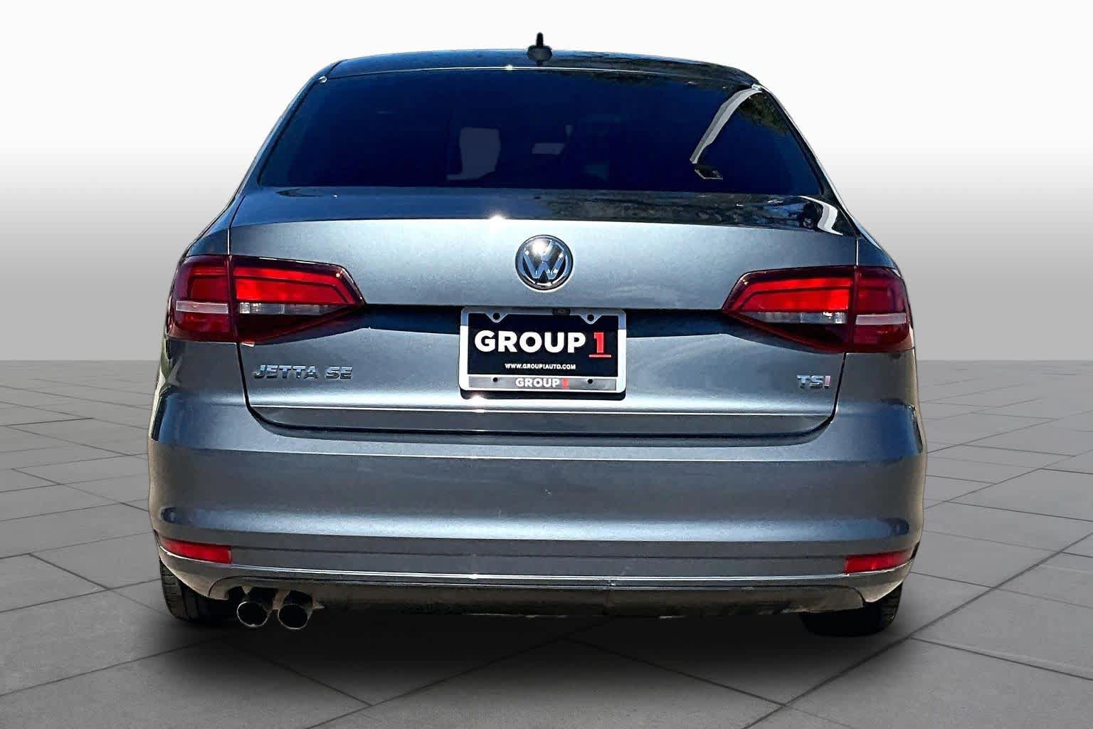Used 2017 Volkswagen Jetta SE FWD image 5