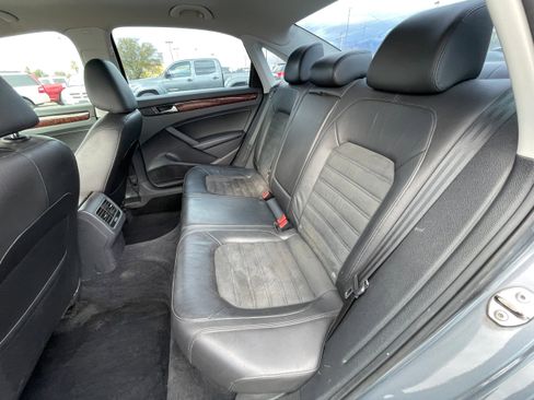 Used 2013 Volkswagen Passat TDI SEL Premium image 16