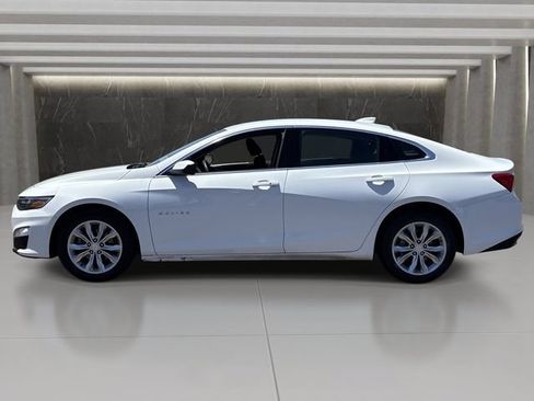 Used 2025 Chevrolet Malibu LT FWD image 2